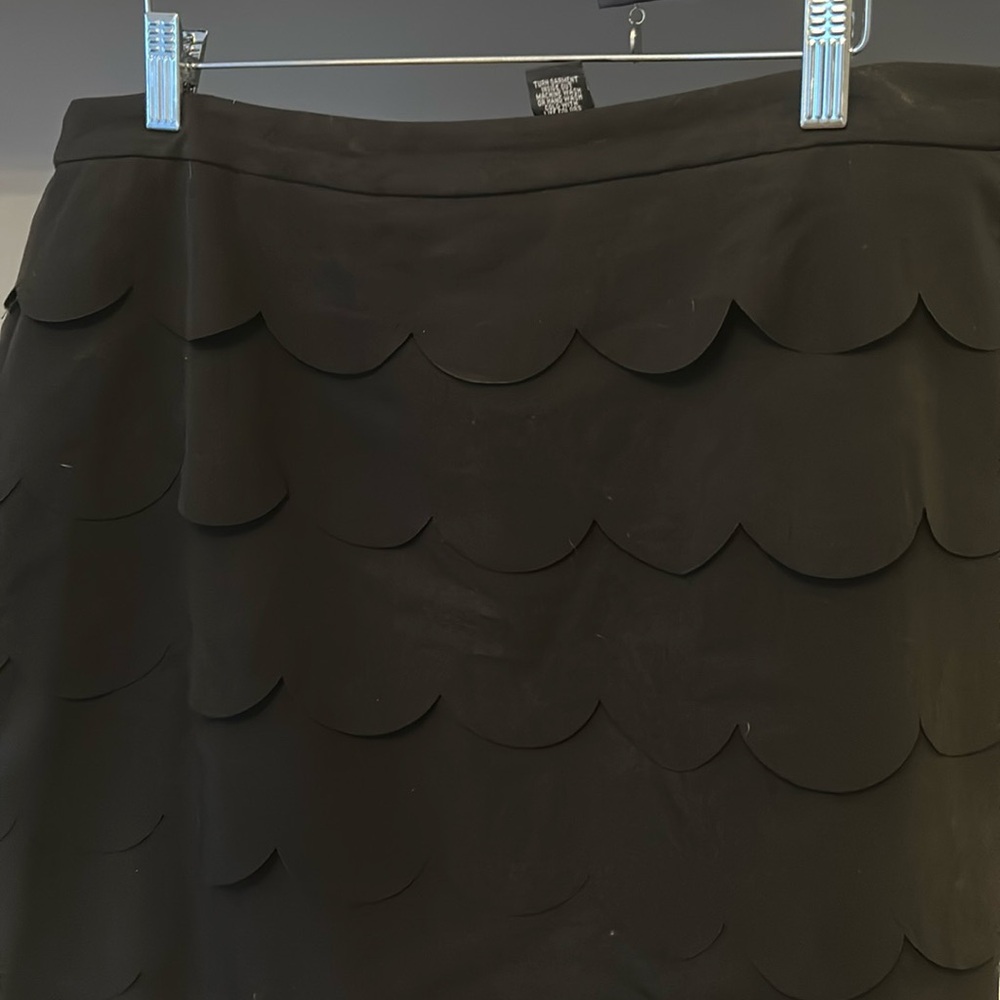 Zac & Rachel scalloped skirt black 14 EUC